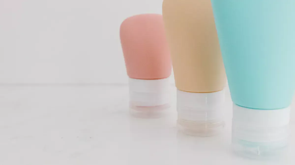 Types of travel size cosmetic containers