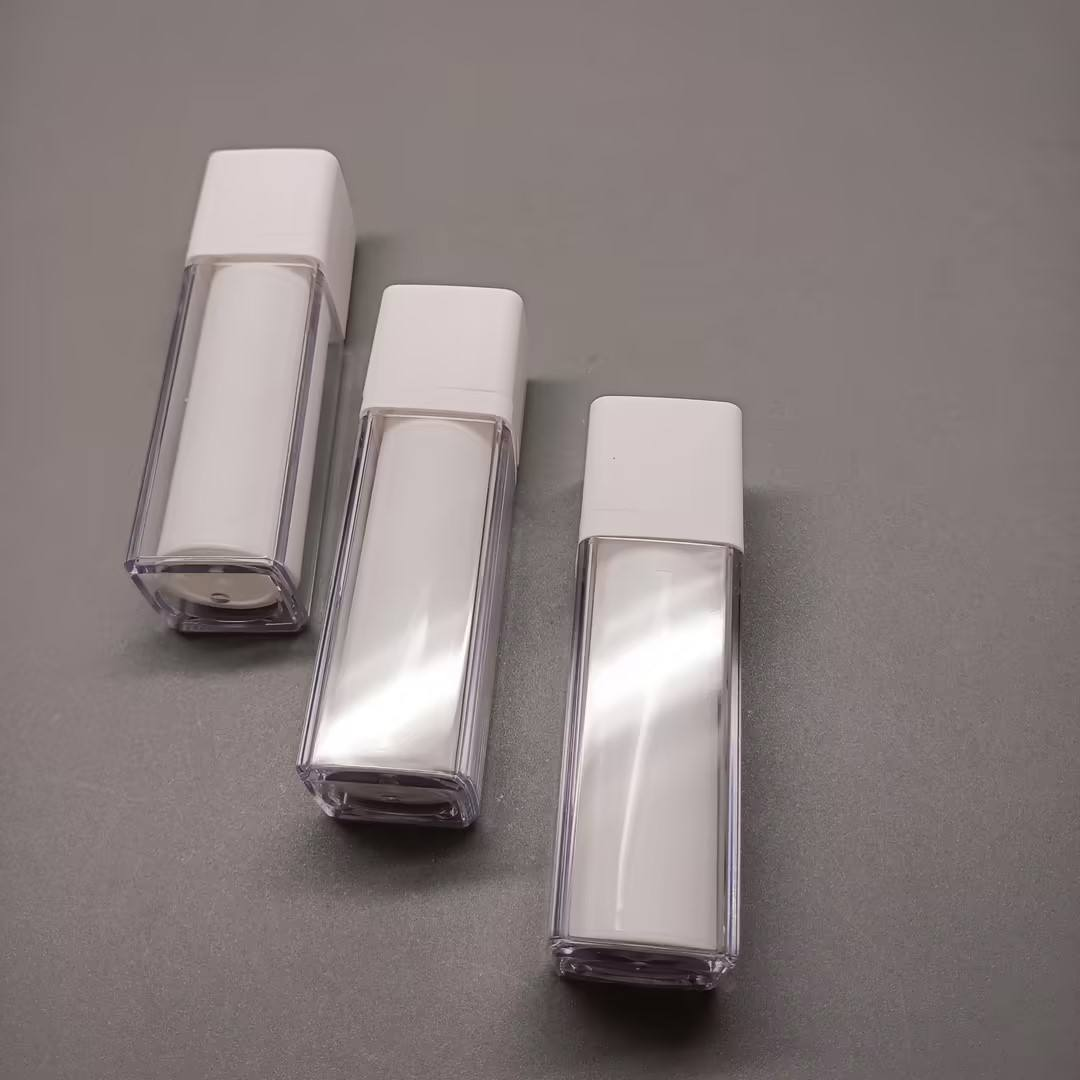 Hot Sale Empty Airless Pump Serum Bottles 15/30/50ml Square Shape Customizable Color Screen Printed Cosmetic Packaging